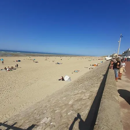 Les Obiones: Beachfront Studio with Sea View in Fort Mahon Plage Exterior photo