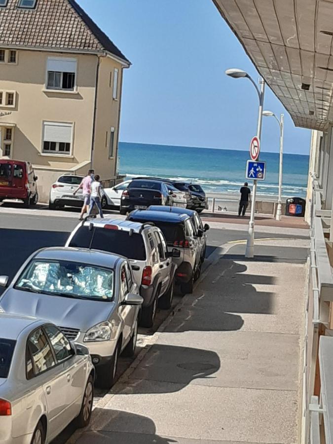 Les Obiones: Beachfront With Sea View In Mahon Apartment *